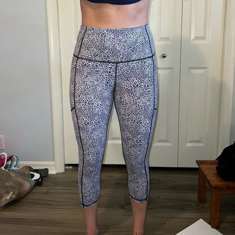 Victoria’s Secrets workout leggings - Picture 4 of 4